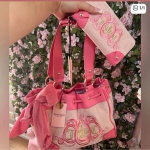 Juicy couture juicy lovers club tote
color pink diamond with a matching wallet